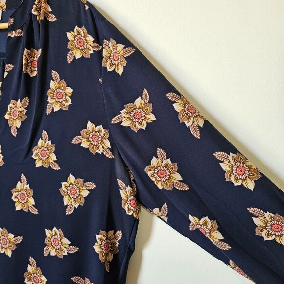EUC LIKE NEW LOFT MEDALLION FLORAL PRINT SPLIT V NECK LONGSLEEVES TOP SIZE XL - Picture 4 of 16